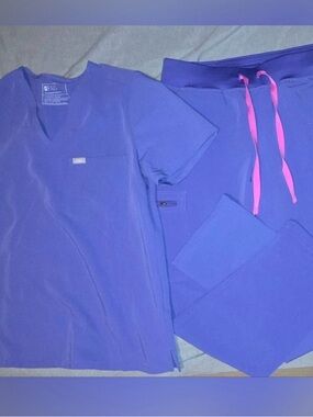 Figs Lavender Purple scrub Set (size small)